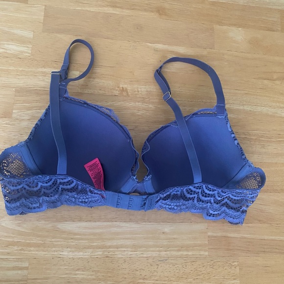 La Senza Diva Purple Lace Bra w/ Rhinestone Detailing - Picture 2 of 3